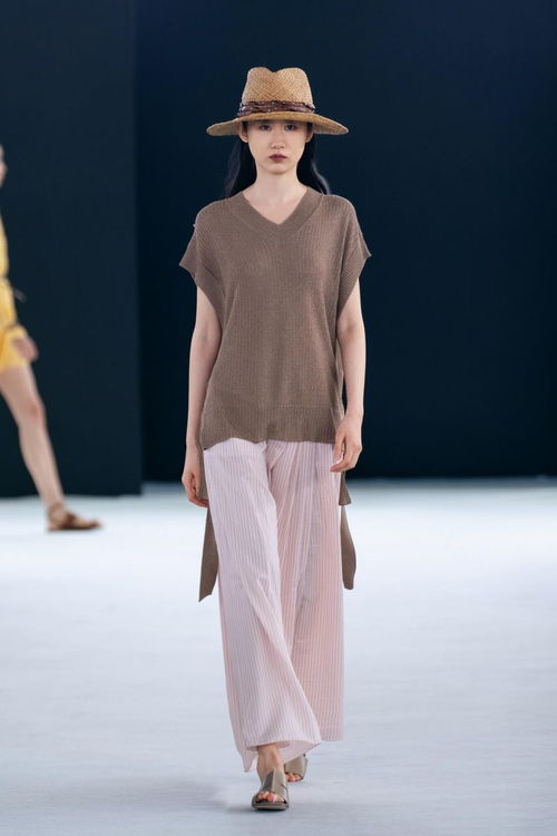 Lorena Antoniazzi 2024春夏系列發(fā)布秀 流動(dòng)的詩意與結(jié)構(gòu)之美